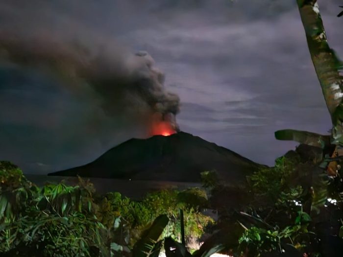 Gunung Ruang yang terletak di Kabupaten Kepulauan Siau Tagulandang Biaro, Sulawesi Utara | dok/foto: PVBMG