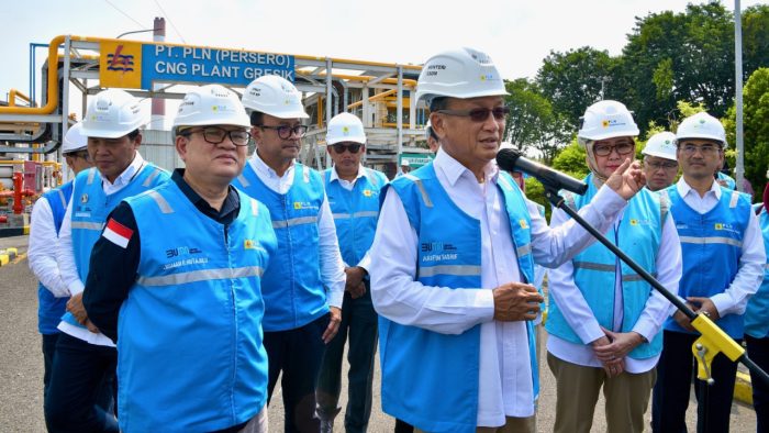 Menteri ESDM Arifin Tasrif saat meninjau Pembangkit Listrik Tenaga Gas Uap (PLTGU) PT PLN Nusantara Power (NP) di Gresik, Jawa Timur, Kamis (4/4/2024) | dok/foto: Hum/ESDM