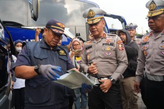 Korlantas Polri bersama Kemenhub saat menggelar ramp check pada salah satu PO Bus di Jalan Soekarno Hatta, Bandung, Jawa Barat, Selasa (28/5/2024) | dok/foto: Korlantas Polri