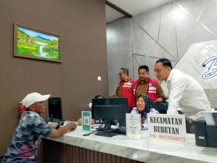 Wali Kota Eri Cahyadi saat 'ngantor' di Kelurahan Bubutan, Kecamatan Bubutan, Surabaya, Senin (6/5/2024) | dok/foto: Ist/Bicaraindonesia.id