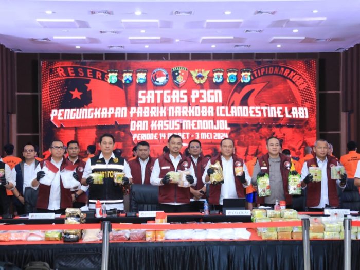 Konferensi pers ungkap kasus terkait laboratorium gelap narkoba yang digelar di Mabes Polri Jakarta, Senin (6/5/2024) | dok/foto: Hum/Polri