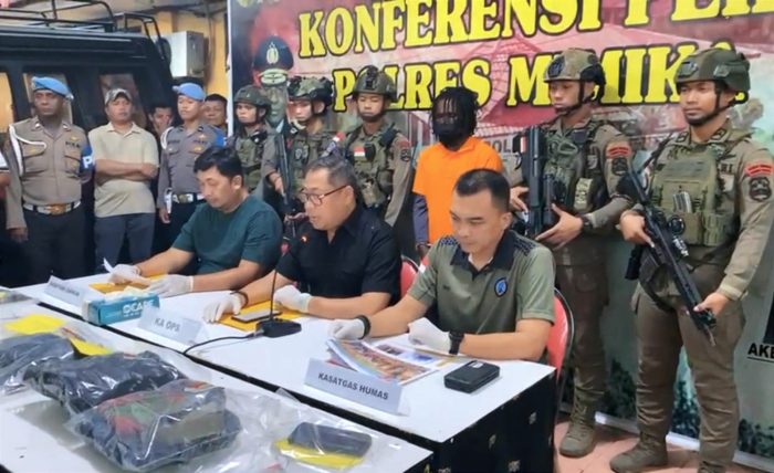 Konferensi pers Satgas Operasi Damai Cartenz di Mapolres Mimika, Papua Tengah, Minggu (13/5/2024) | dok/foto: Istimewa