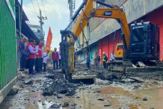 Proses pembangunan box culvert atau saluran di Jalan Kapasari I Surabaya, Rabu (22/5/2024) | dok/foto: Istimewa