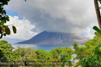 Gunung Ruang yang terletak di Kabupaten Siau Tagulandang Biaro (Sitaro), Sulawesi Utara | dok/foto: PVBMG ESDM