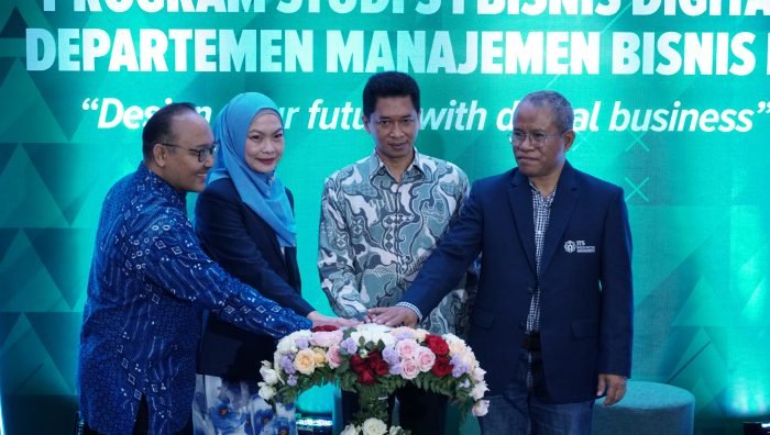 Peresmian Prodi S1 Bisnis Digital ITS secara simbolis oleh Rektor ITS dan jajaran pimpinan ITS serta perwakilan Kementerian Kominfo RI