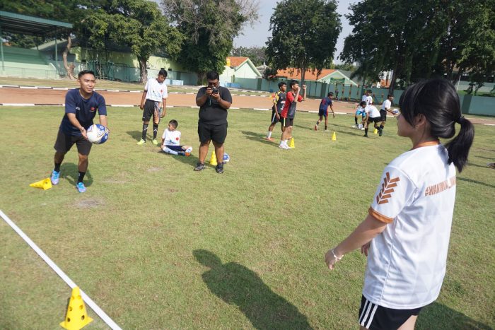 kegiatan coaching clinic pembinaan usia muda by Asrilia Kurniati, di Stadion Brawijaya Surabaya, Sabtu 3 Juni 2024 | dok/foto: Istimewa