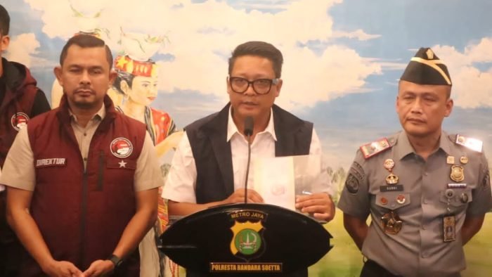 Kadiv Hubinter Polri Irjen Krishna Murti saat menyampaikan keterangan pers di Bandara Soekarno-Hatta, Tangerang, Selasa (4/6/2024) | dok/foto: Polri