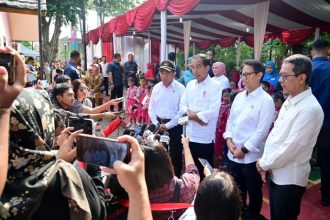 Presiden Jokowi menyampaikan keterangan pers usai tinjau Posyandu Terintegrasi RW 02 Cipete Utara, Jakarta, Selasa (11/6/2024) | dok/foto: BPMI Setpres