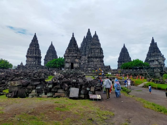 Candi Prambanan adalah bangunan candi bercorak agama Hindu terbesar di Indonesia yang dibangun pada abad ke-9 Masehi | Foto: dok. A1/ Bicaraindonesia.id
