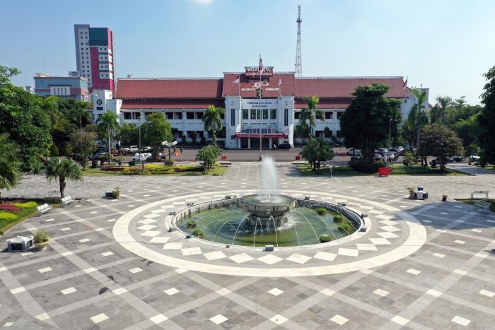 Taman Surya Balai Kota Surabaya.
