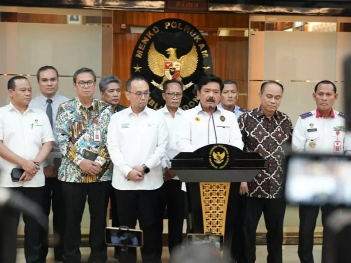 Menko Polhukam Marsekal TNI (Purn) Hadi Tjahjanto dalam konferensi Pers Rakor Satgas Pemberantasan Judi Daring di kantor Kemenko Polhukam, Jakarta, Rabu (19/6/2024) | Foto: Kemenko Polhukam