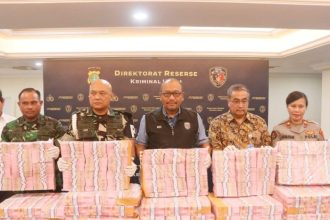 Konferensi pers ungkap kasus pemalsuan uang rupiah yang digelar di Polda Metro Jaya, Jumat (21/6/2024) | Foto: dok. Hum/Polri