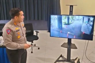 Kasat Lantas Polrestabes Surabaya, AKBP Arif Fazlurrahman memberikan penjelasan terkait kecelakaan tersebut | Foto: Dimas AP/BI