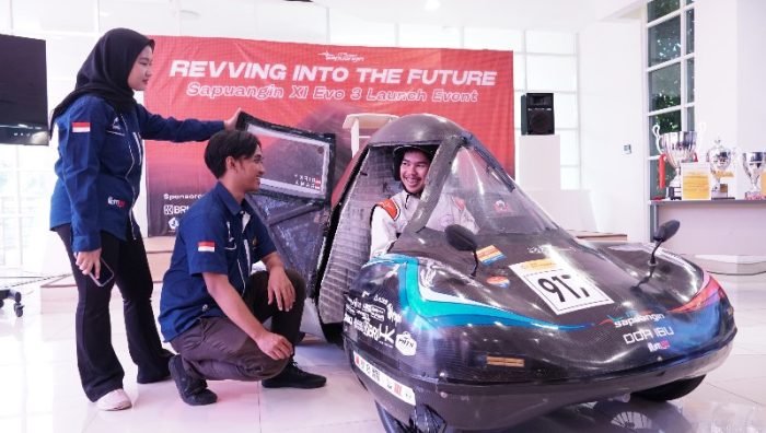 Peluncuran mobil Sapuangin XI Evo 3 di Gedung Research Center ITS, Jumat (21/6/2024) | Foto: dok. Humas ITS