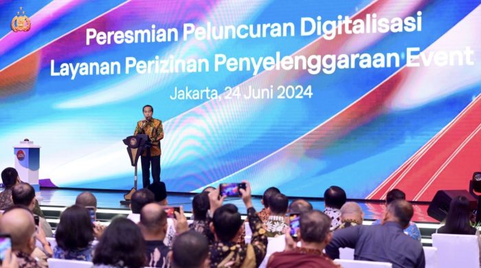 Presiden Jokowi meluncurkan digitalisasi layanan perizinan penyelenggaran event di The Tribrata Darmawangsa, Jakarta, Senin, 24 Juni 2024 | Foto: BPMI Setpres