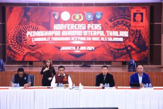 Konferensi pers penangkapan buronan Interpol Thailand di Mabes Polri, Jakarta, Minggu (2/6/2024) | dok/foto: Hum/Polri