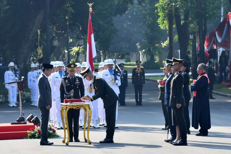 Upacara Prasetya Perwira (Praspa) Tahun 2024 di halaman Istana Merdeka, Jakarta, pada Selasa, 16 Juli 2024 | Foto: Humas Setkab
