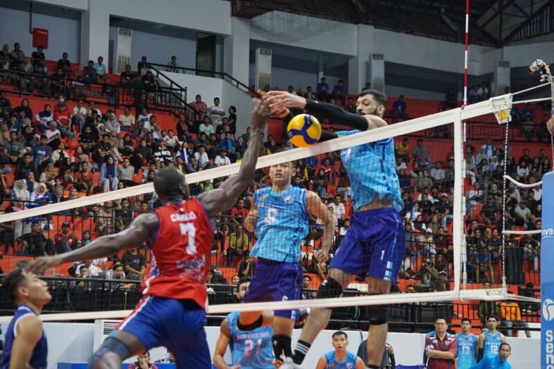 Final Four Proliga 2024: Jakarta LavAni Allobank Electric vs Palembang Bank Sumsel Babel di Lapangan Indoor Gelora Bung Tomo Surabaya, Minggu (7/7/2024) malam | Foto: T1/BicaraIndonesia.id
