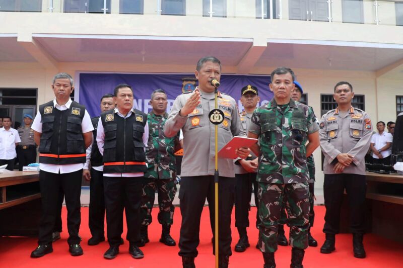 Kapolda Sumatra Utara, Komjen Pol Agung Setya Imam Effendi, saat konferensi pers di halaman Mapolres Tanah Karo, Senin (8/7/2024) | Foto: Polda Sumut.