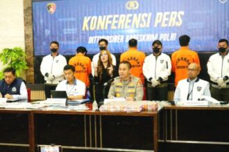Konferensi pers ungkap kasus online scam jaringan internasional di Aula Bareskrim Polri, Jakarta, Selasa, 16 Juli 2024 | Foto: Polri