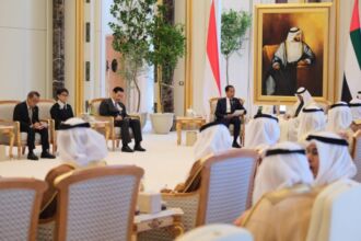 Presiden RI Joko Widodo saat mengadakan pertemuan bilateral dengan Presiden PEA, Yang Mulia Mohamed bin Zayed (MBZ), di Istana Al Watan, Abu Dhabi | Source: Kemlu RI