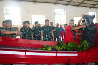 Kasad Jenderal TNI Maruli Simanjuntak, saat melakukan kunjungan kerja ke Bengkel Pusat Peralatan (Bengpuspal) Pusat Peralatan Angkatan Darat (Puspalad) di Bandung, Jumat (26/7/2024) | Foto: dok. Dispenad