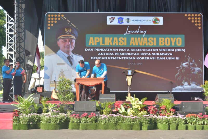 Peluncuran aplikasi "Awasi Boyo" di halaman Balai Kota Surabaya, Sabtu (20/7/2024) | Foto: Pemkot Surabaya
