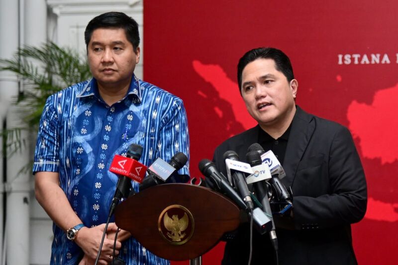 Ketua Umum PSSI Erick Thohir dan Ketua Panitia Piala Presiden, Maruarar Sirait saat mengumumkan persiapan penyelenggaraan Piala Presiden di Kompleks Istana Kepresidenan Jakarta, Rabu, 10 Juli 2024 | Foto: BPMI Setpres