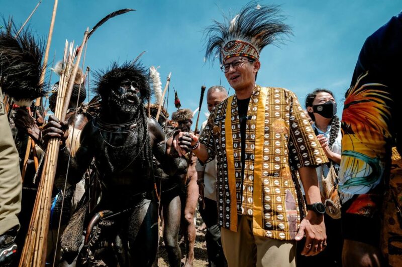 Menparekraf Sandiaga Salahuddin Uno hadir dan sekaligus menutup rangkaian Festival Budaya Lembah Baliem (FBLB) 2024 | Foto: Kemenparekraf