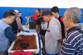 Pelatihan budidaya cacing di Gedung Serbaguna LPMK Kendangsari, Surabaya, Minggu (4/8/2024) | Foto: dok. YKMS