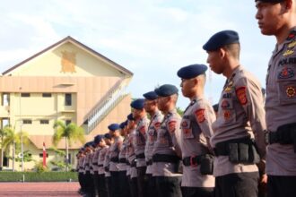 Personel Polda Aceh dan Polres jajaran mengikuti apel pagi di lapangan Mapolda Aceh, Senin (5/8/2024) | Foto: Hum/Polda-Aceh