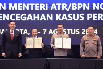 Penandatanganan Perjanjian Kerja Sama antara Kementerian ATR/BPN bersama Polri terkait tindak pencegahan kasus pertanahan, yang berlangsung di Jakarta, Senin (5/8/2024) | Foto: dok. Hum-Polri