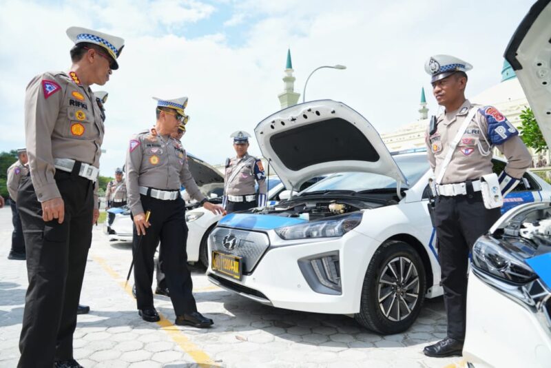 Pengecekan personel dan kendaraan dilakukan menjelang peringatan HUT ke-79 RI yang akan digelar di Ibu Kota Nusantara (IKN) | Foto: Polri