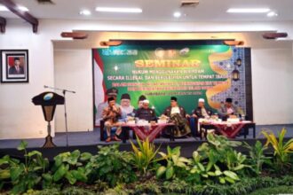 Seminar bertajuk "Hukum Menggunakan Air PDAM Secara Ilegal dan Berlebihan untuk Tempat Ibadah", yang digelar Kantor PDAM Surya Sembada Surabaya, Sabtu (10/8/2024).