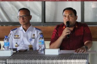 Kepala Kantor Imigrasi Kelas II TPI Labuan Bajo, Jaya Mahendra (kanan) | Foto: Istimewa