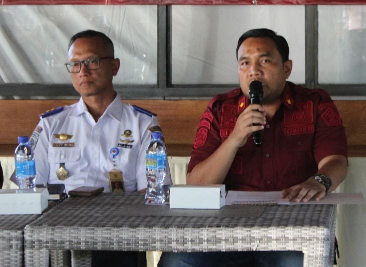Kepala Kantor Imigrasi Kelas II TPI Labuan Bajo, Jaya Mahendra (kanan) | Foto: Istimewa