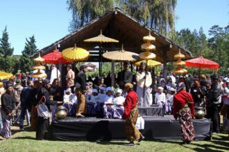 Tradisi Ruwat Gimbal di Dieng, Wonosobo, Jawa Tengah | Foto: dok. Wikimedia