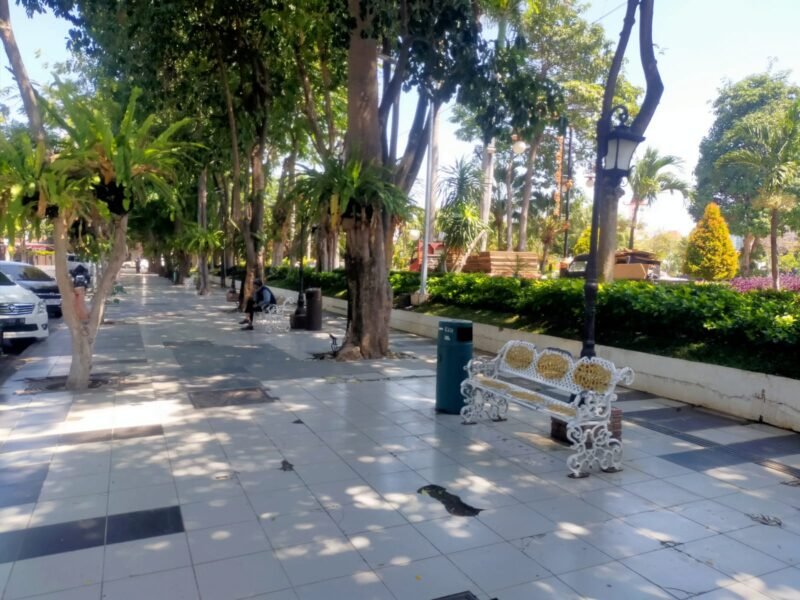 Tempat Kejadian Perkara (TKP) motor Siti Alifah (48) dirampas komplotan begal di pedestrian Jalan Sedap Malam Surabaya | Foto: Ac/BI