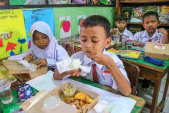 Uji coba makan bergizi gratis di salah satu SD Negeri di DKI Jakarta | Foto: Pemprov DKI