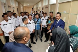 Agus Harimurti Yudhoyono (AHY) saat menjalani uji kelayakan disertasi di Universitas Airlangga (Unair), Surabaya, Kamis (22/8/2024) | Foto: Dj/Ist