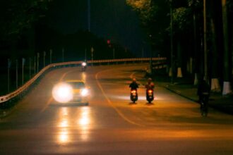 Ilustrasi lampu kendaraan bermotor (source: pexels)