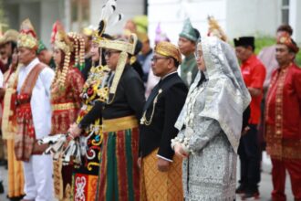 Parade baju adat nusantara mewarnai Peringatan HUT ke-79 RI di Banyuwangi, Sabtu (17/8/2024) | Foto: Pemkab Banyuwangi