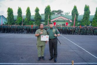 Apresiasi diberikan langsung oleh Pangdam dalam bentuk penghargaan di Lapangan Upacara Makodam XV/Pattimura, Ambon, Senin, Senin (2/9/2024) | Foto: Pendam15