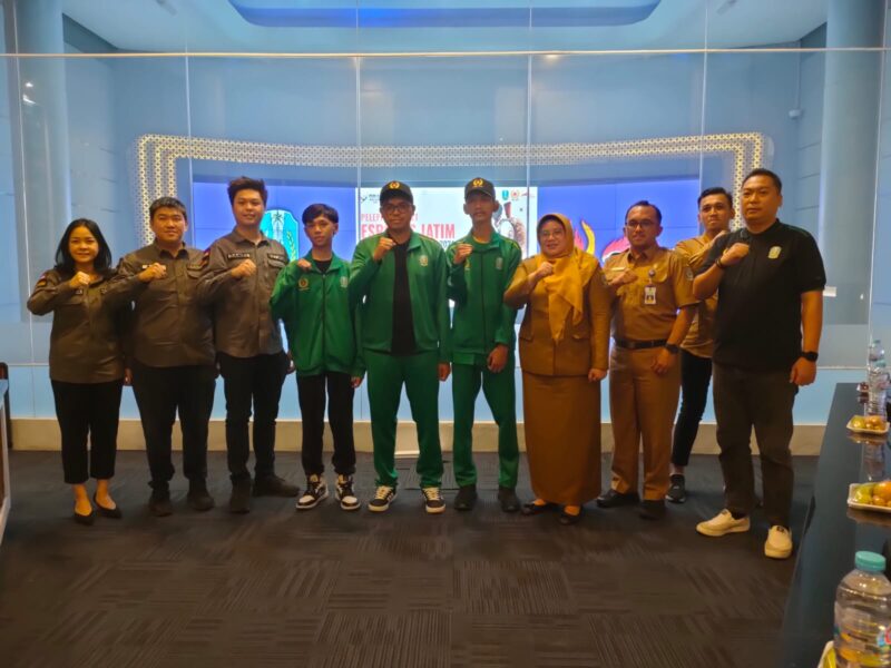 Pelepasan atlet Esport Jawa Timur dalam PON Aceh-Sumut 2024, di Kantor Kominfo Jatim, Surabaya, Senin (2/9/2024) | Foto: DAP/Istimewa