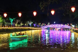 Wisata Perahu Air Susur Sungai Kalimas Surabaya | Foto: Pri/BI