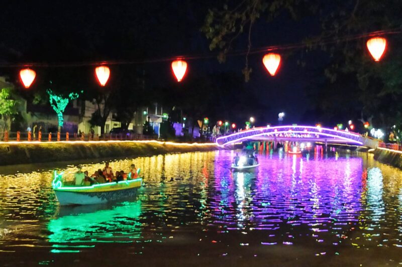 Wisata Perahu Air Susur Sungai Kalimas Surabaya | Foto: Pri/BI