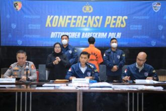 Modus operandi tersangka yaitu melakukan ilegal akses dan menjual data tersebut melalui breachforum | Foto: Polri