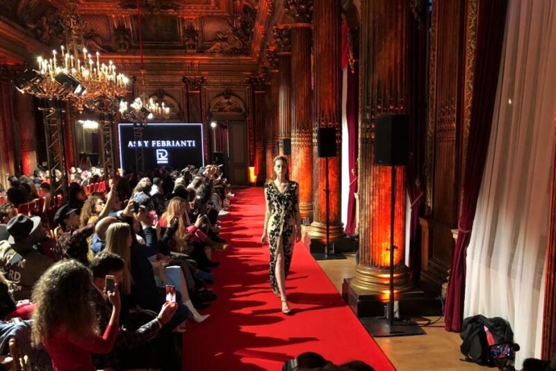 Dok. Karya-karya desainer Indonesia tampil dalam fashion show dalam rangkaian Paris Fashion Week Spring/Summer 2020, Rabu (25/9/2019) | Sumber Foto: KBRI Paris