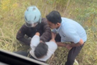 Tangkapan layar video viral aksi dramatis penangkapan komplotan pencuri motor.