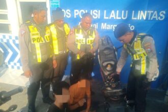 Pengendara sepeda motor saat diamankan Tim Urai Satlantas Polrestabes Surabaya, Sabtu (14/9/2024) pagi | Foto: Satlantas Polrestabes Surabaya